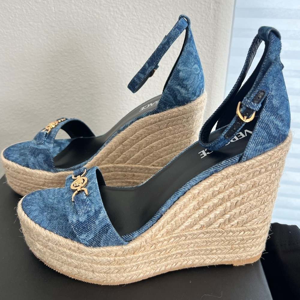 NEW VERSACE ‘95 Medusa Crystals Denim Barocco Print Platform Wedge Sandals 41 - Picture 7 of 16